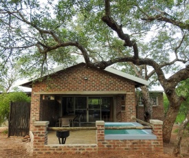 Kruger's Retreat House & Kruger's Rest Studio