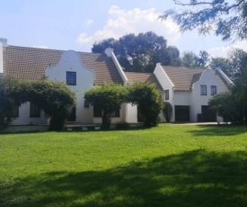 Rural feeling Self Catering Next door to Sandton