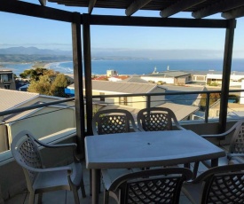 Caryn's Apartment - Relax on Patio, Sea Views, WIFI, DSTV