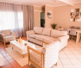 Cosy Menlyn Maine Appartment with Beautiful Balcony View