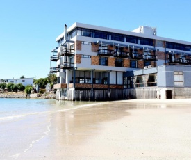 Hoedjiesbaai Hotel