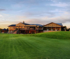 Devonvale Golf & Wine Lodge