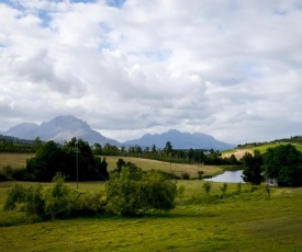 Zebra Cottage and Lodge