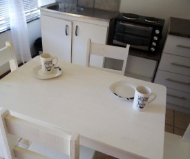 Spacious 1bed + braai 13km to Paternoster beach