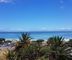 Apartment 18 Gordons Bay Beachfront