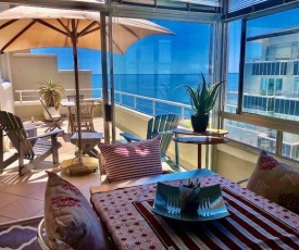Beautiful Sunny Apartment with great sea views