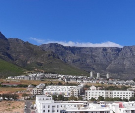 Cape Town Top Floor, with Table Mountain