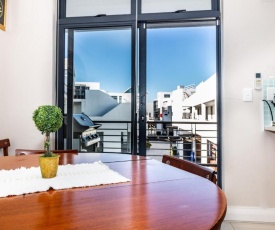 Elegant Beachfront 192 Eden on the Bay Beachfront Apartment, Blouberg, Cape Town