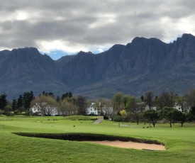 Erinvale Apartment on Erinvale Golf and Country Estate, Somerset West, Westkaap