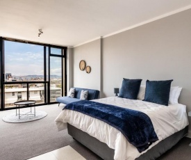 Four Seasons City Apartment - City Views-Netflix-Parking-Gym + Pool