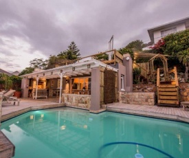 Historic heart of Fish Hoek- luxury with Sauna !