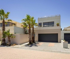 Home away from home on a secure golf estate, situated next to the ocean and golf