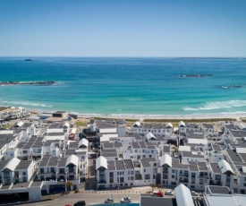 Luxury Penthouse with balcony in Eden on the Bay