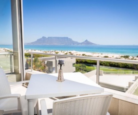 Luxury Private Beachfront 2 bedroom Dolphin Apartment, Blouberg, Cape Town