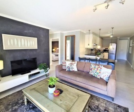 Modern & Secure 3 Bedroom Apartment (all en Suite)