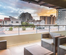 Modern 2 bedroom with underground parking 1 mins from beach-205 La Cabina, Blouberg, Cape Town