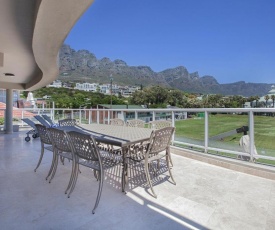 Open Plan House Near Camps Bay Beach