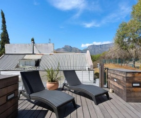 Rooftop Villa in Trendy Neighbourhood