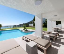 Sandpiper House: Stunning Ocean Views, Heated Pool & Large Garden