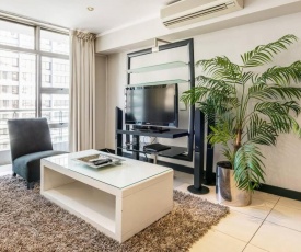 Spacious Apartment in CBD Pool & Parking perfect for the corporate traveller