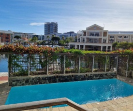 Spacious Apartment Waterfront Estate with gym access