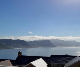 Stunning Sea & Mountain View. Simon's Town Getaway