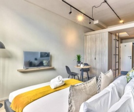 Sunny Escape in the heart of the CBD at The Harri. w/ parking