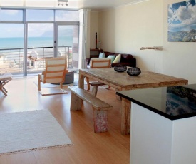 Surfers Sea Loft