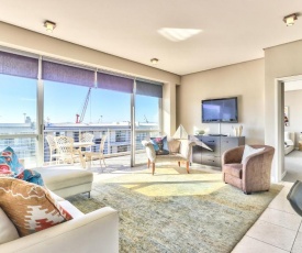 Top Floor 2 Bedroom in Waterfront Precinct