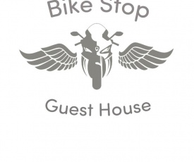 Monique's Guest House & Bike Stop
