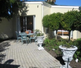 Navona Constantia Guest Cottage