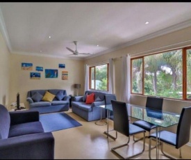 Lovely two bedroom apartment walking distance to the beach.