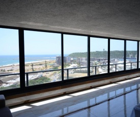 Luxury Point Waterfront Apartment at The Spinaker