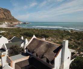 BEACH HOUSE Elands Bay by STADTGOLD