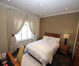 Room in Apartment - Quite room in nice Bb - Close to Johannesburg