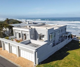 Hermanus Beachfront Lodge