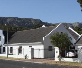 Hermanus Dorpshuys Guesthouse