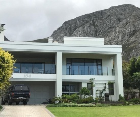 The Owl Tree House, Voelklip, Hermanus