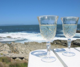 Beachfront Cottage - Hermanus Whale View