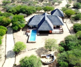 Beautiful Mountain Views From A 2-Bedroom Home With Pool