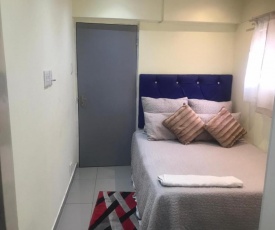 Platinum Apt with Lovely Lounge & bedroom with Netflix, youtue, Dstv & wifi