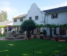 Le Chateau Guest House and Conference Centre
