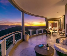 Dazzling View, Knysna - Stunning holiday villa with roof deck & 360° views