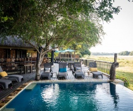 Umkumbe Safari Lodge Riverside